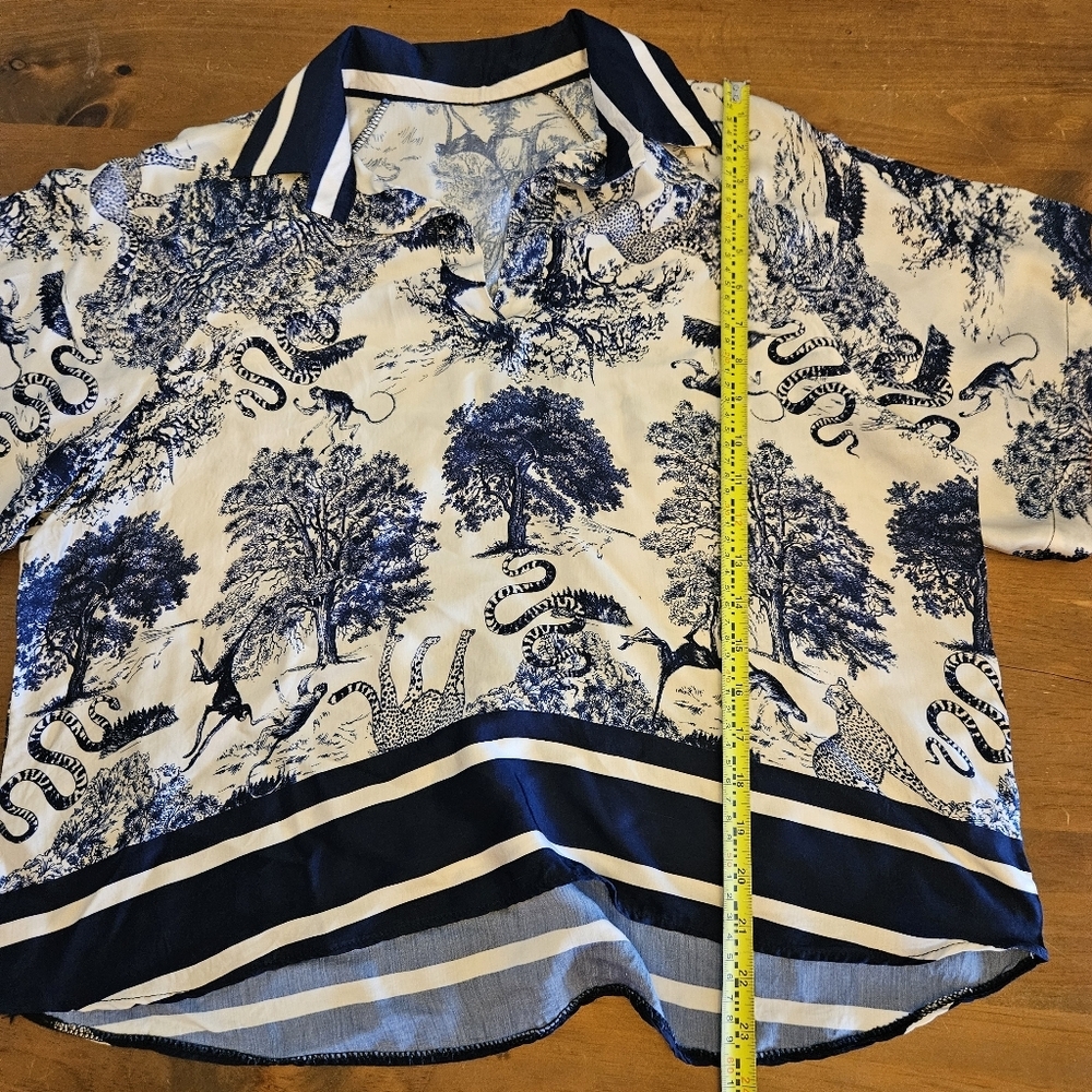 Blue And White Toile Print Satiny V-Neck Blouse Contrasting Trim Unbranded Large - Picture 7 of 8